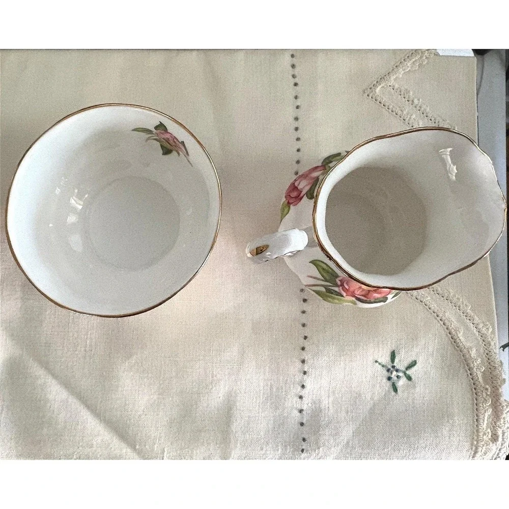 Paragon Camelia Series Hana-Fuki Creamer and Sugar Bowl Set Fine Bone China Gold